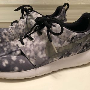 Niki Women’s Roshe- Cherry Blossom